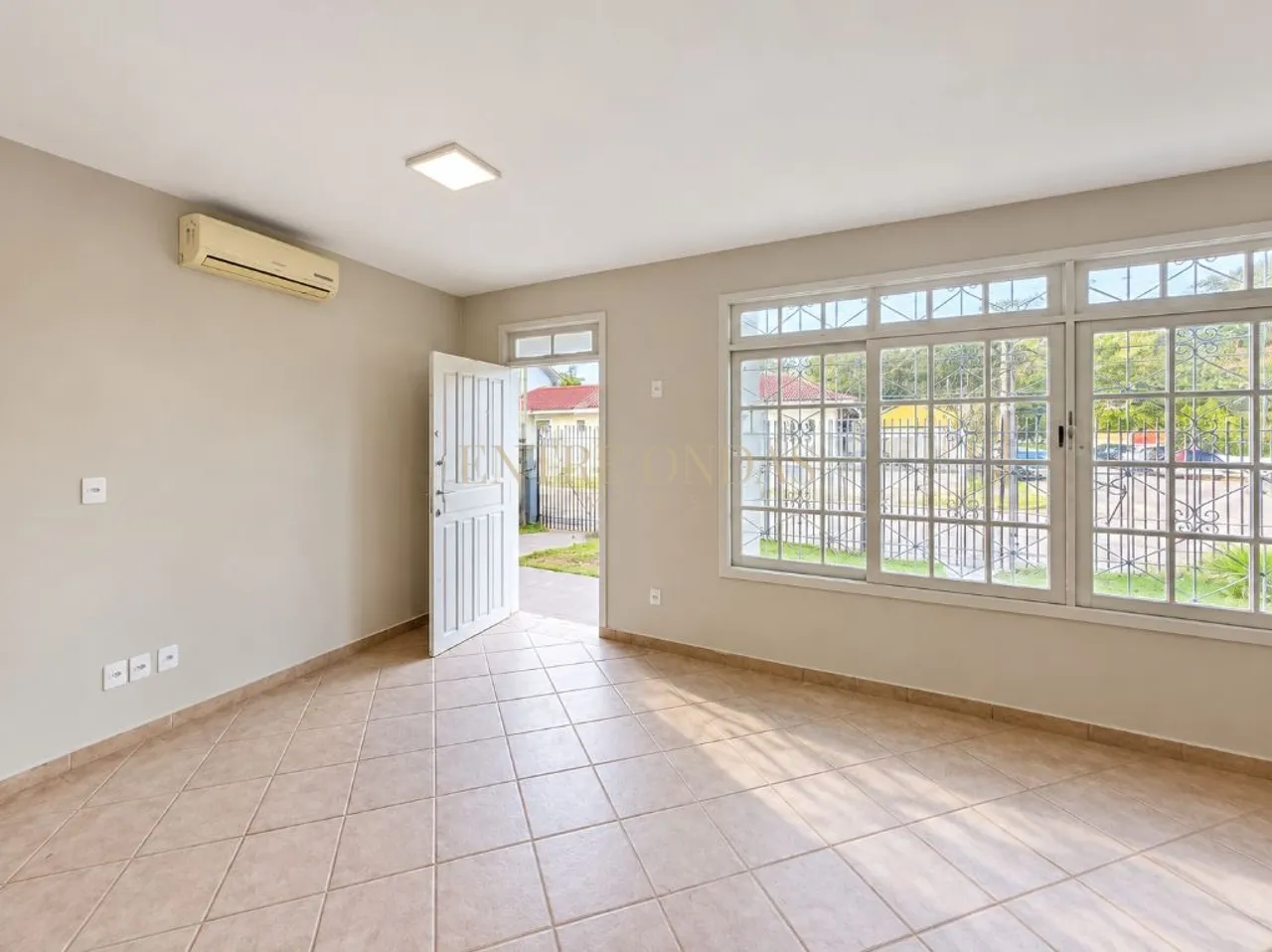 Casa de 240 m² y 5 dormitorios en Florianópolis