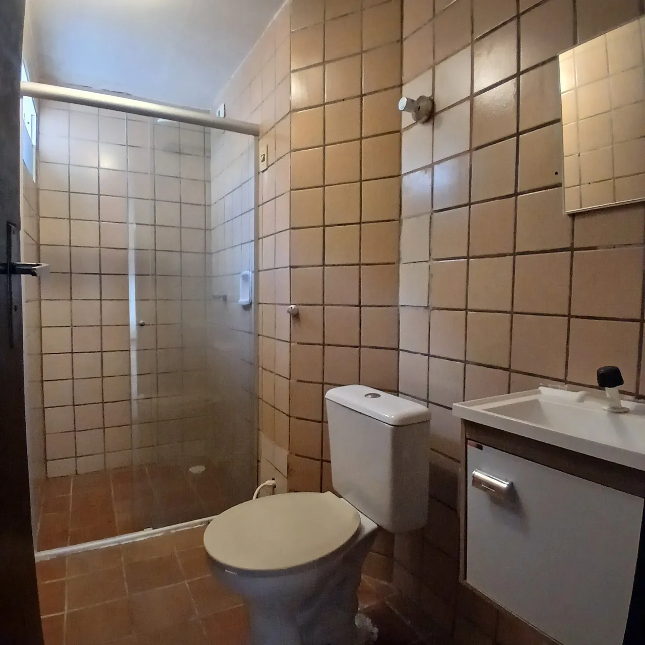 Unfurnished 3-bedroom apartment with a balcony — photo 7