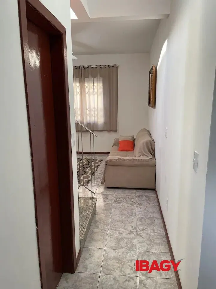 3-bedroom house with a water view in Florianópolis — photo 5