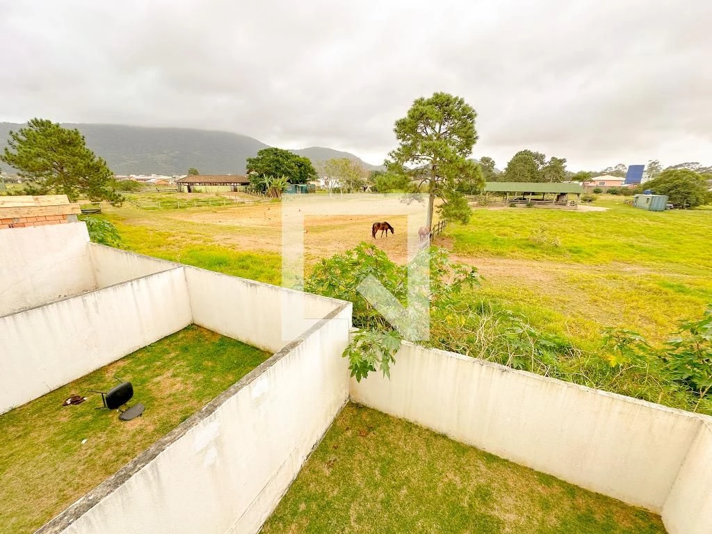 2-bedroom house with a park view — photo 39