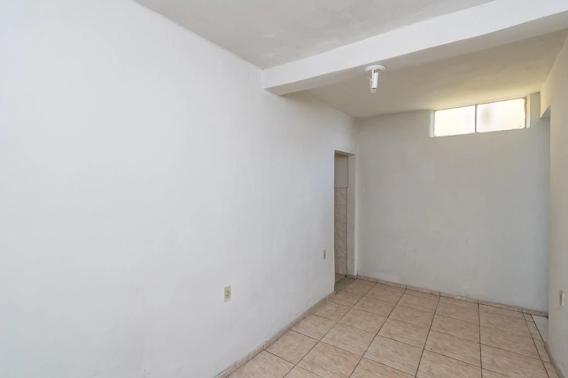 Unfurnished apartment with 2 bedrooms and a laundry area — photo 19
