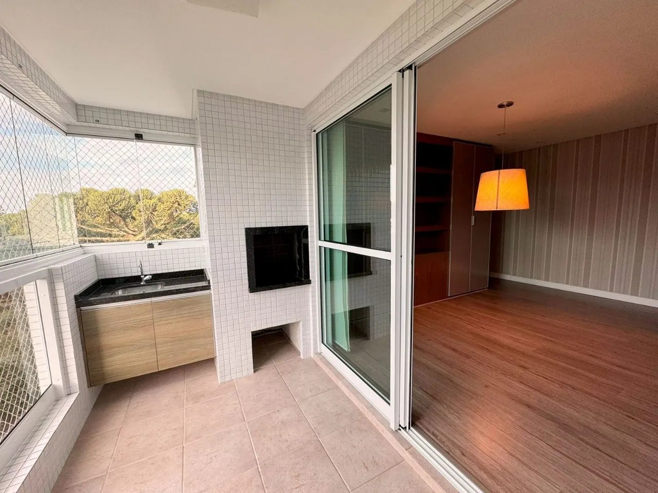 Home office in a 3-bedroom apartment, 141 m²