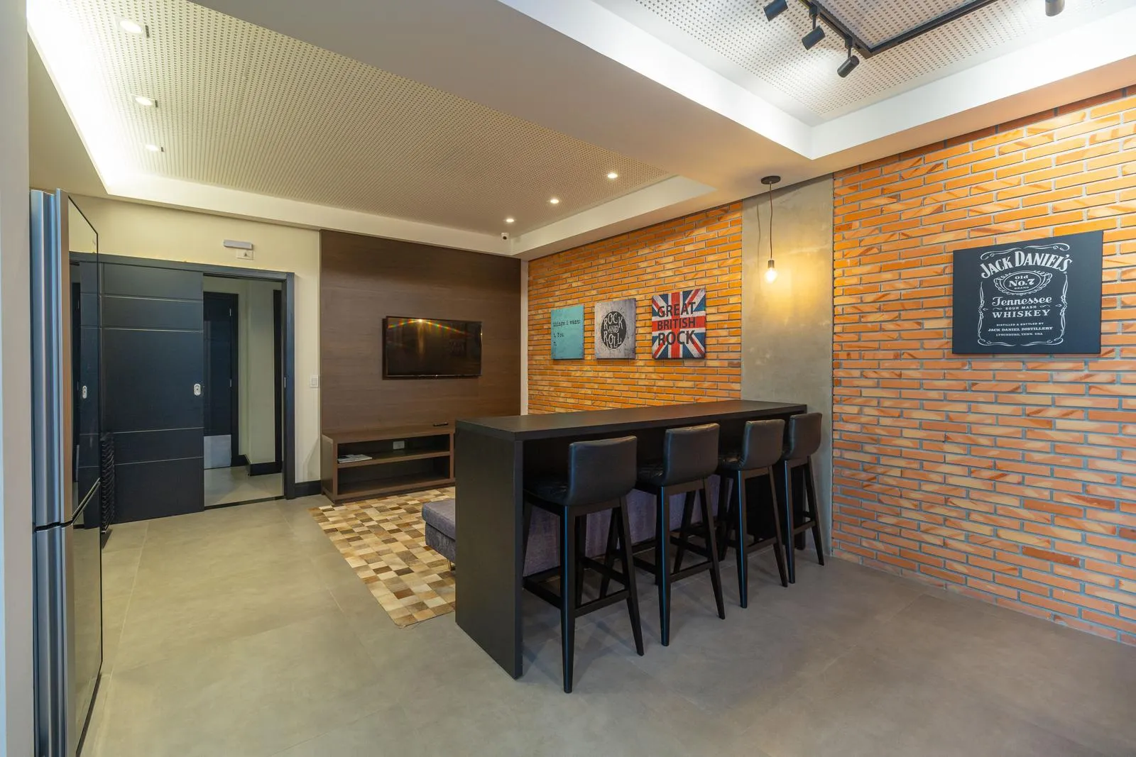 1-bedroom apartment with open-plan kitchen and 80 m² — photo 22