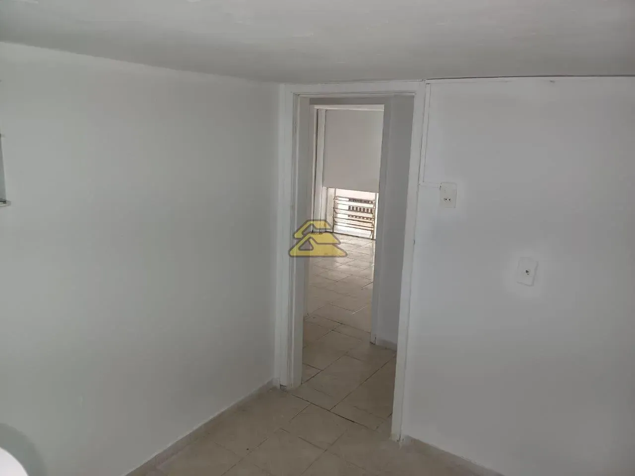 Duplex home with 5 bedrooms and 4 bathrooms — photo 34