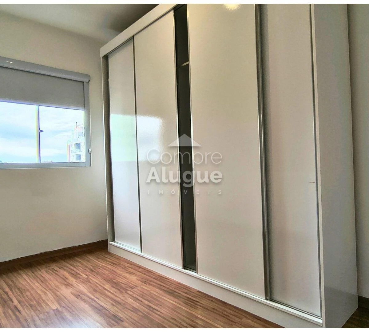 Glass-enclosed balcony in a one-bedroom apartment, 53 m² — photo 7
