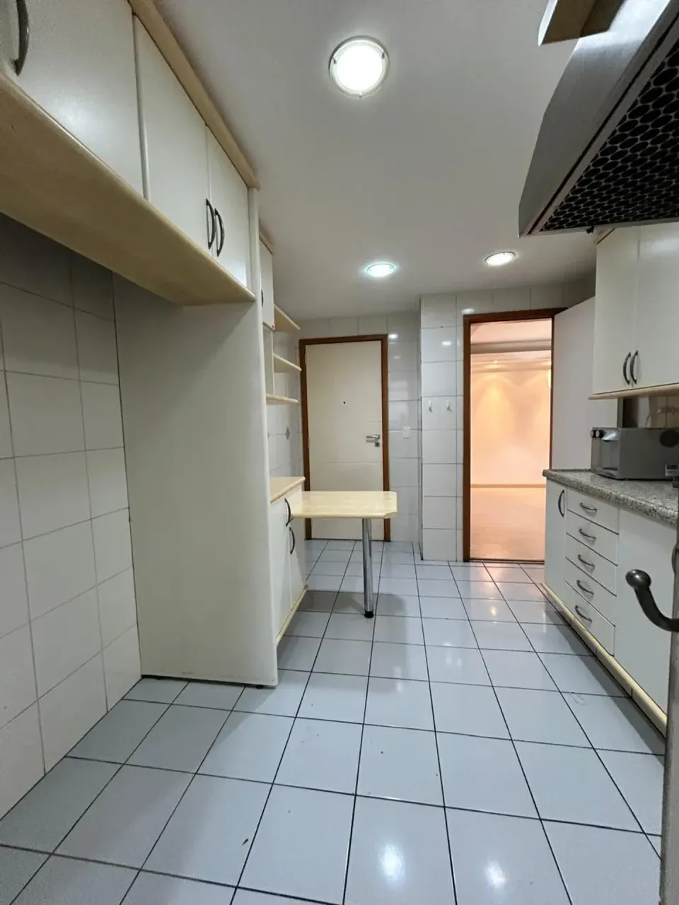 Unfurnished apartment with 3 bedrooms and 2 parking spots — photo 4