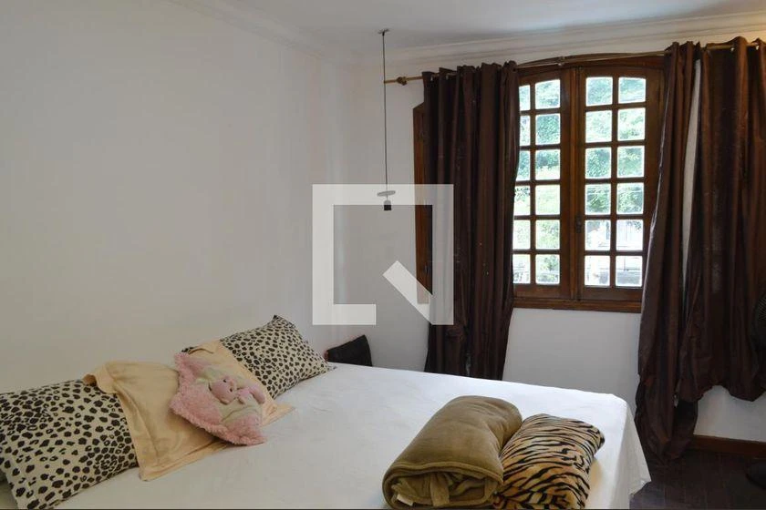 4-bedroom house with a park view — photo 10