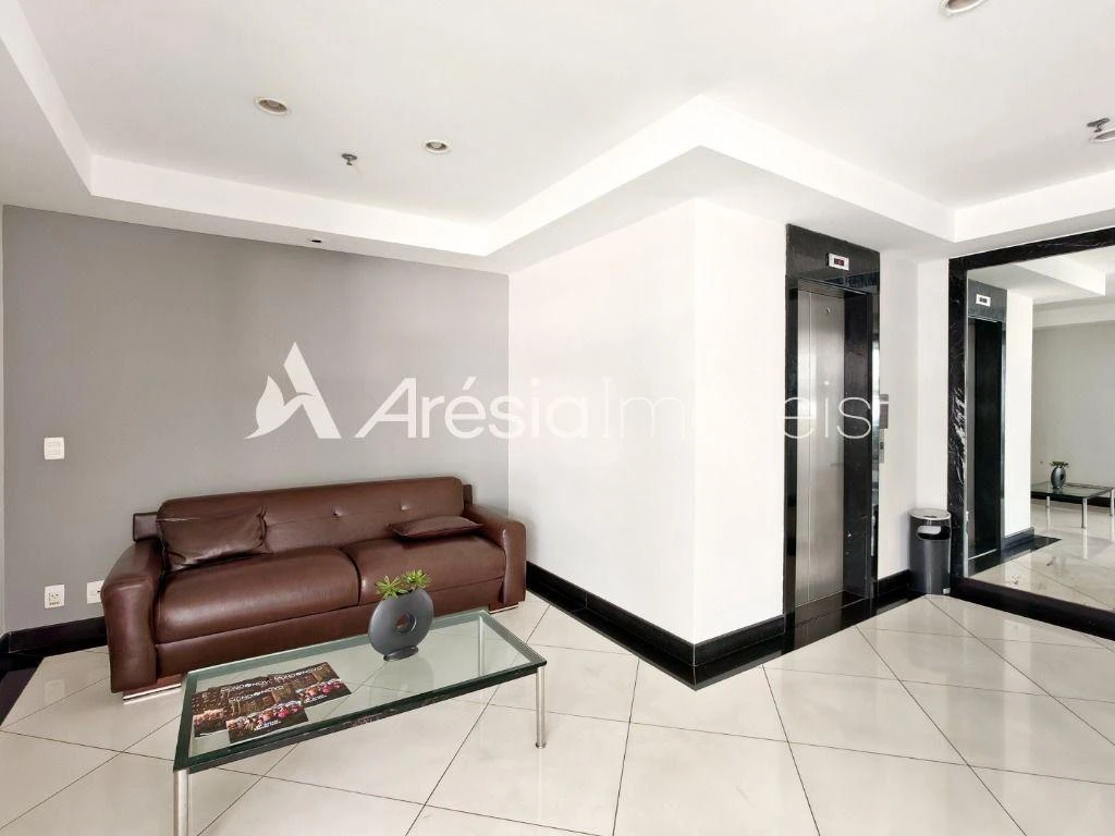 Apartamento com 3 dormitórios e varanda envidraçada — photo 36