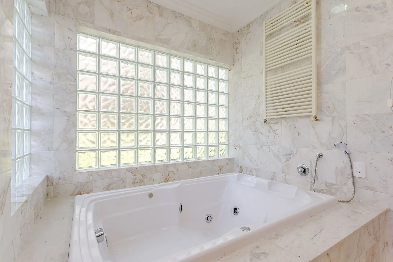 Casa com 4 dormitórios e churrasqueira privativa — photo 27