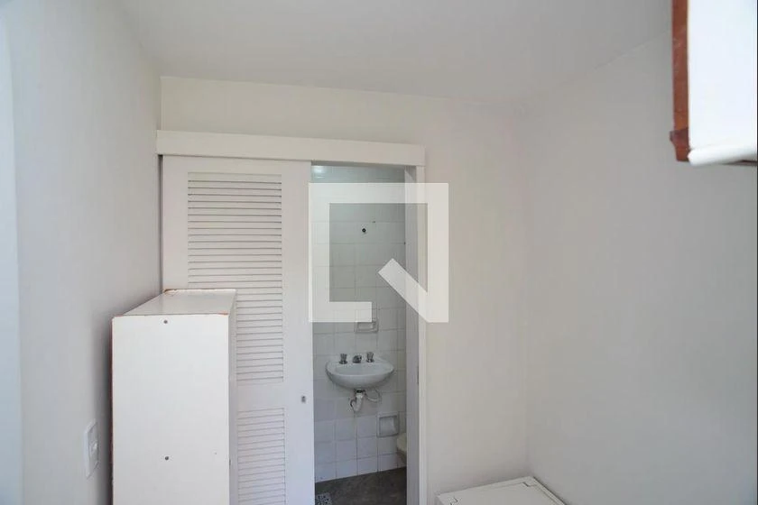 2-bedroom apartment in a building with a gym — photo 26