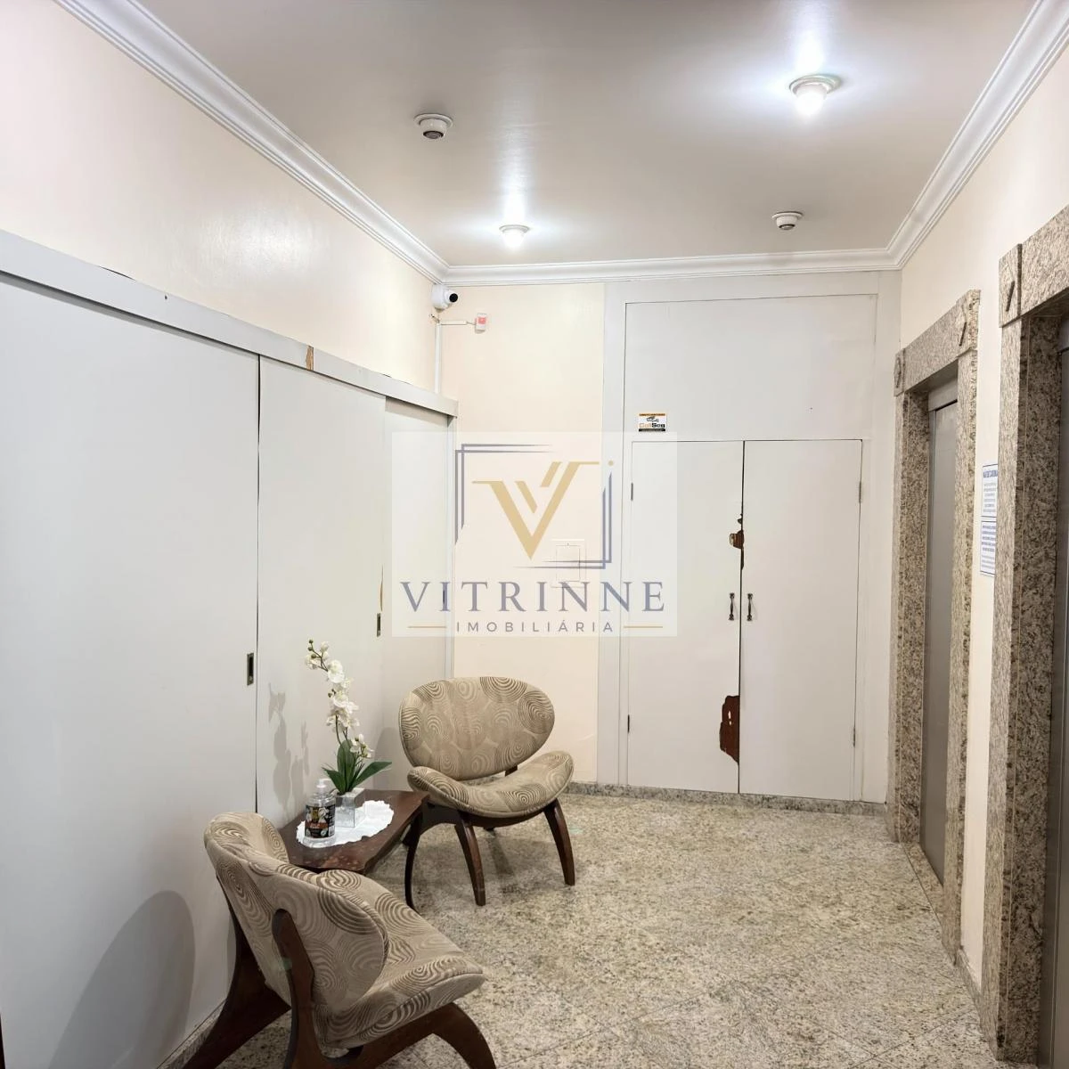 3-bedroom apartment with wood or laminate floors in Curitiba — photo 18