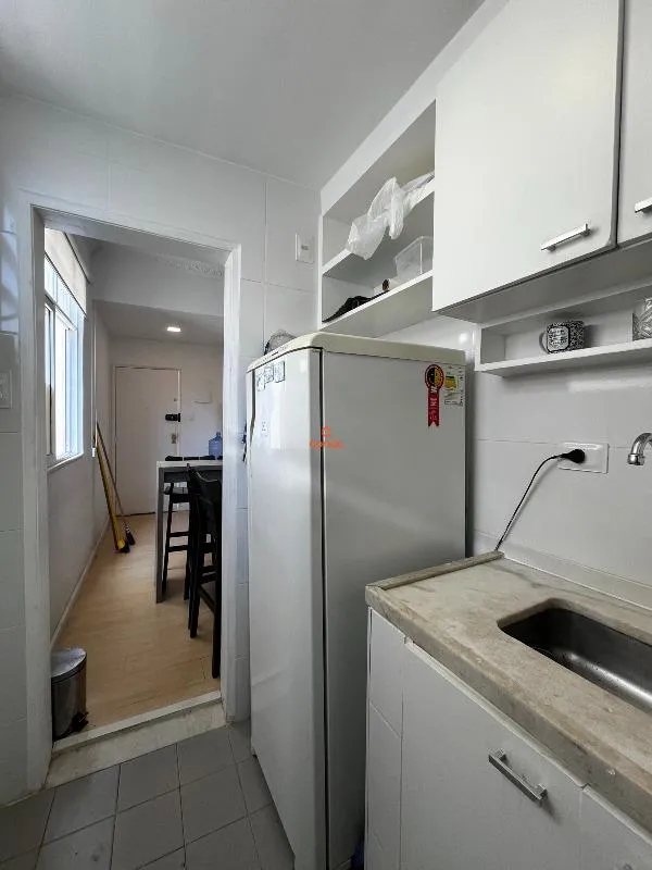 One-bedroom apartment with a washing machine — photo 2