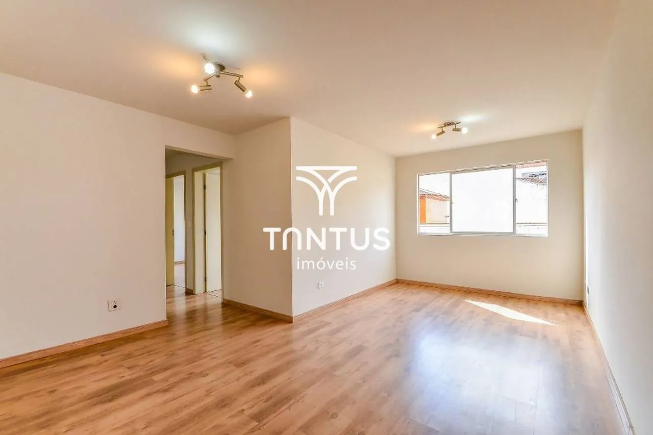 Wood or laminate floors in a 3-bedroom apartment, 80 m² — photo 4