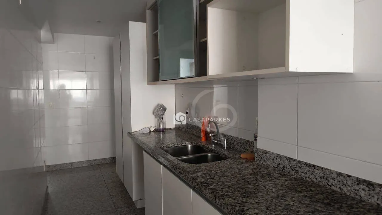 Apartamento de 4 dormitórios com 198 m² e cozinha fechada — photo 5