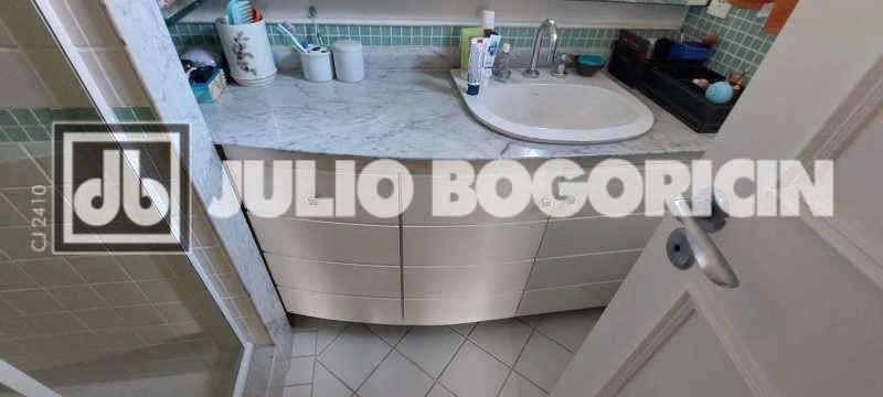 Furnished 324 m² house with 5 bedrooms and 6 bathrooms — photo 7