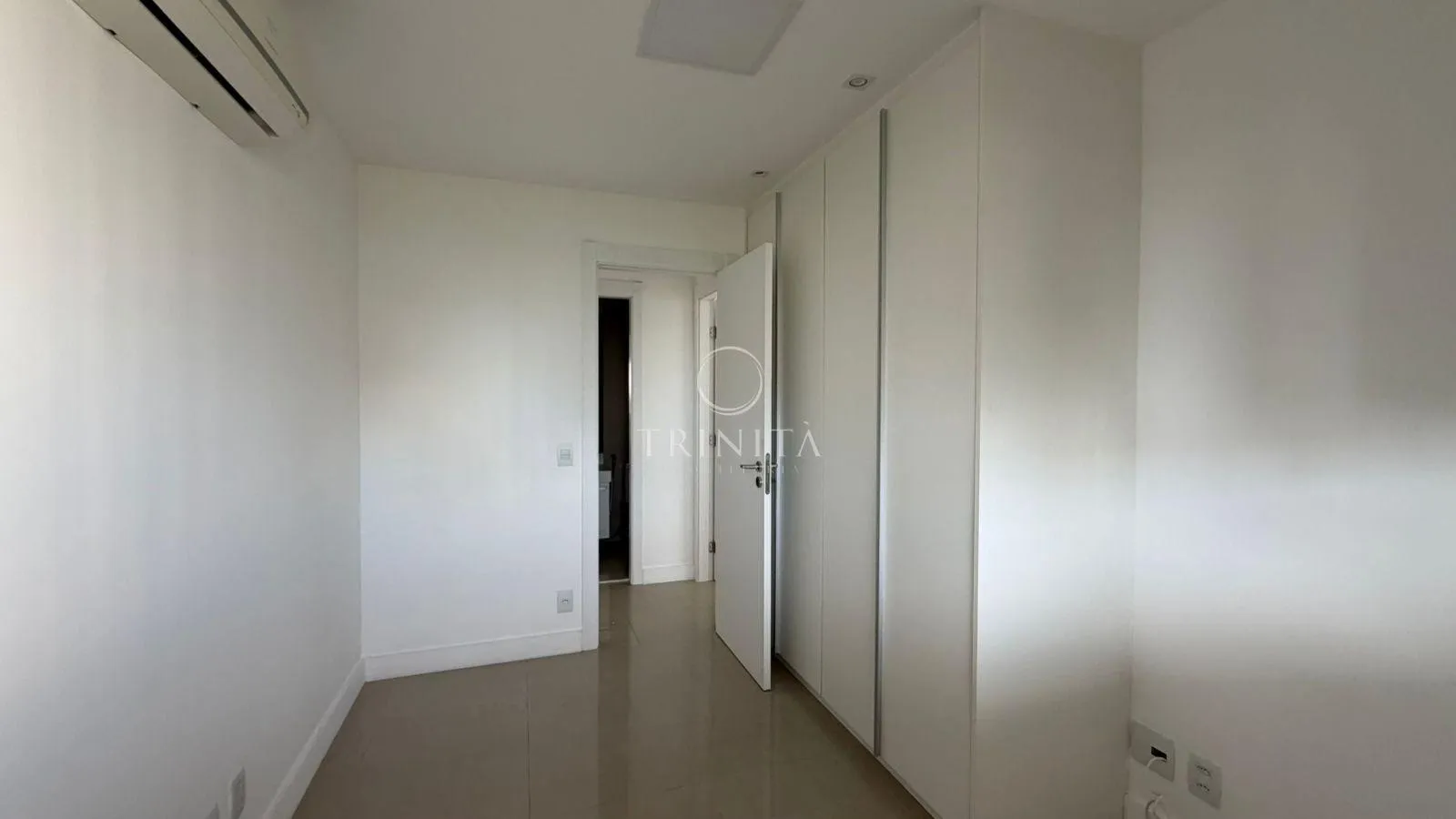 Rental apartment with 2 bedrooms and a balcony — photo 24