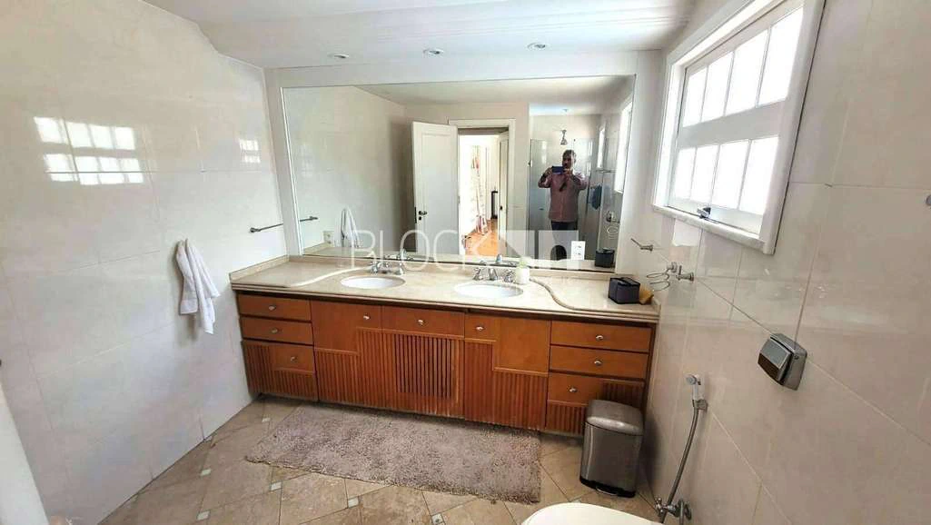 600 m² house with 4 bedrooms and 3 en-suite bathrooms — photo 23