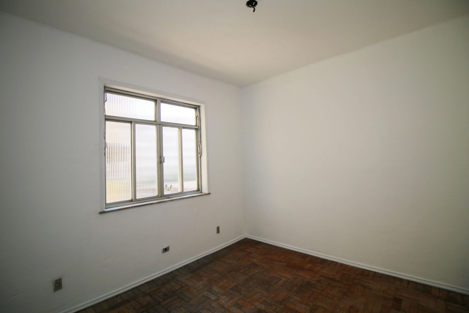 2-bedroom apartment with 1 bathroom and no parking — photo 17
