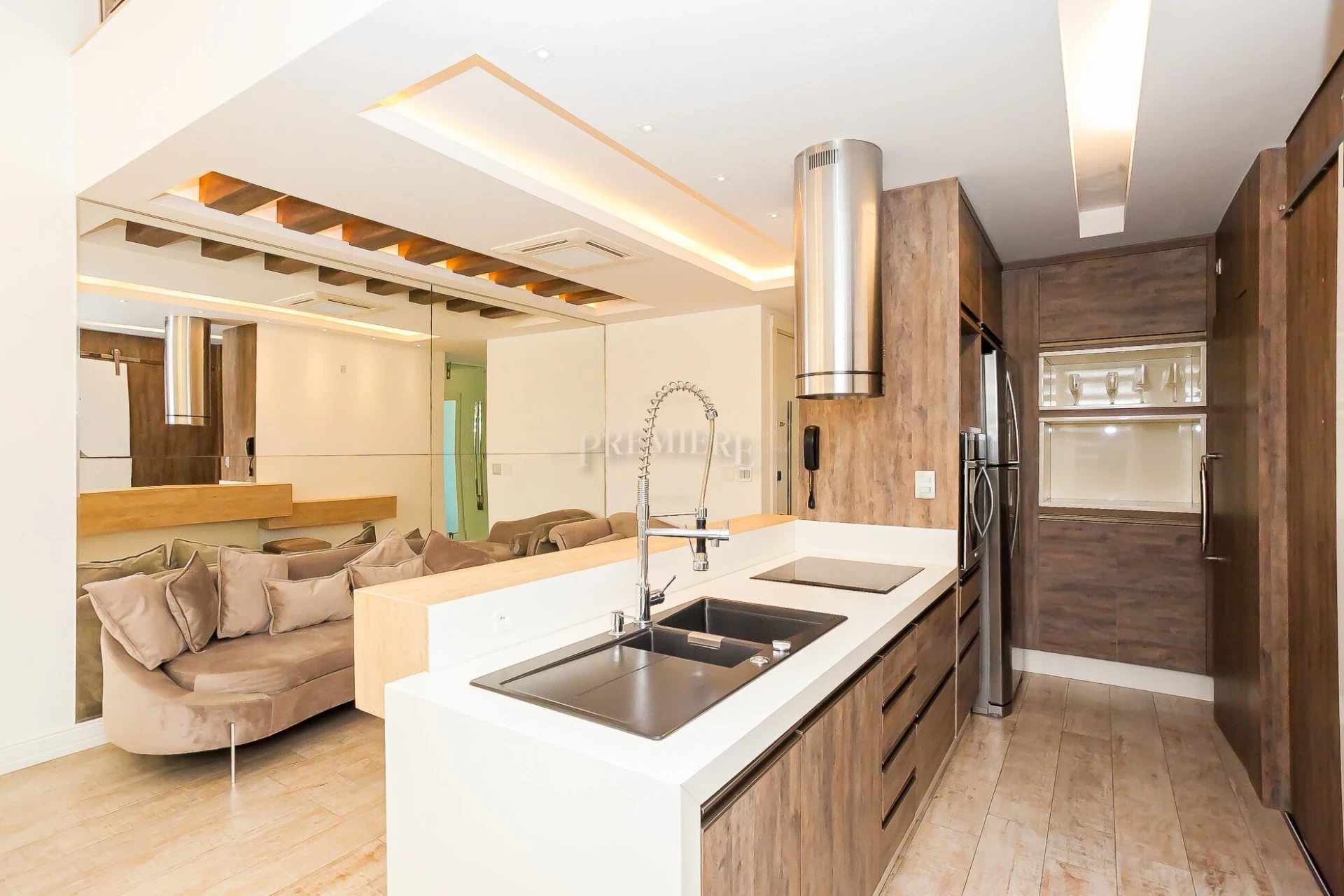 112 m² apartment with a bathtub and floor-to-ceiling windows — photo 2