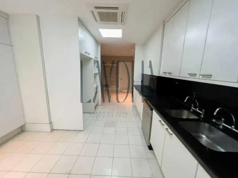 Apartamento residencial con 3 dormitorios y 4 baños — photo 22