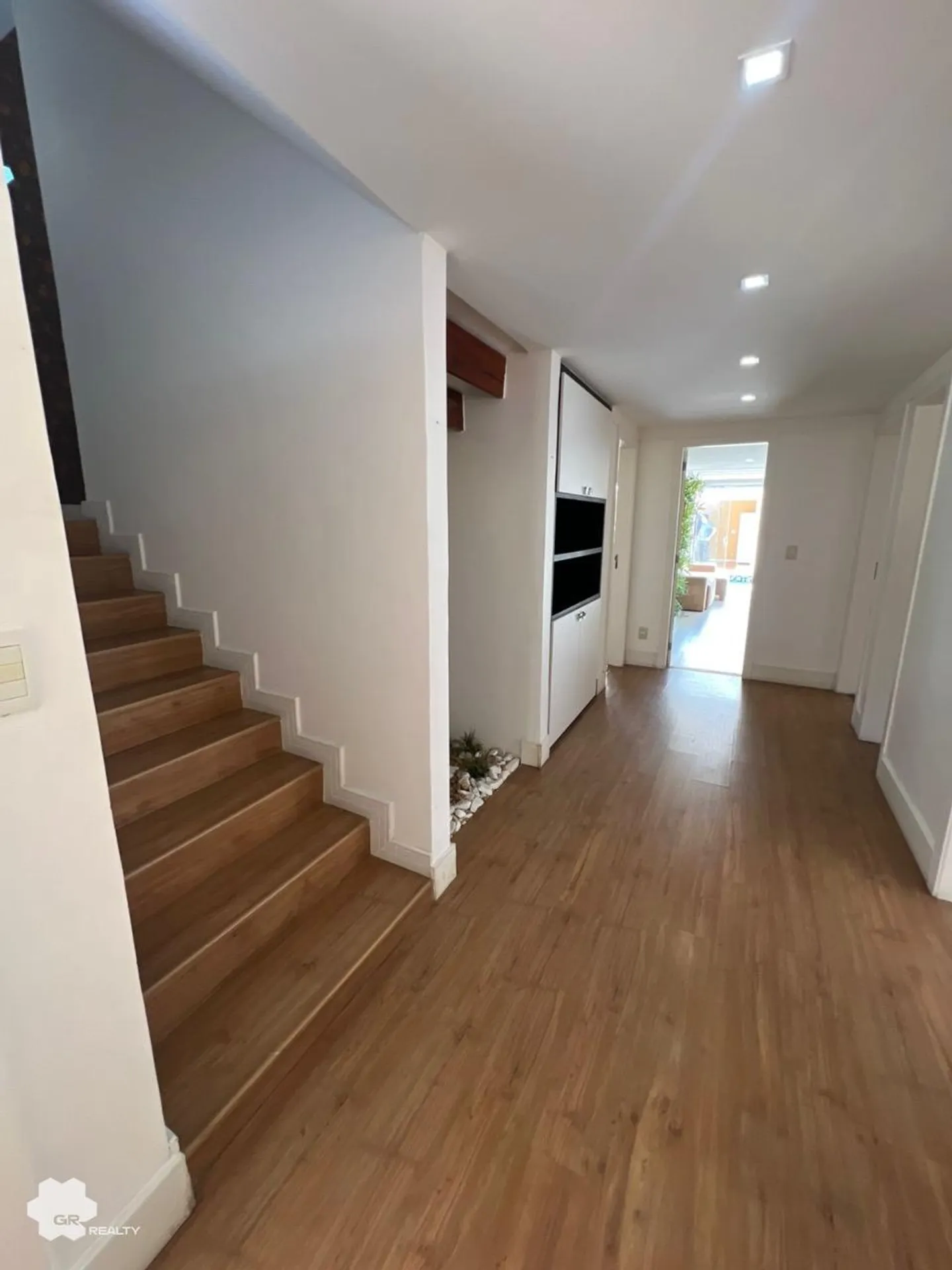House with 6 en-suite bedrooms and 468 m² of space — photo 52