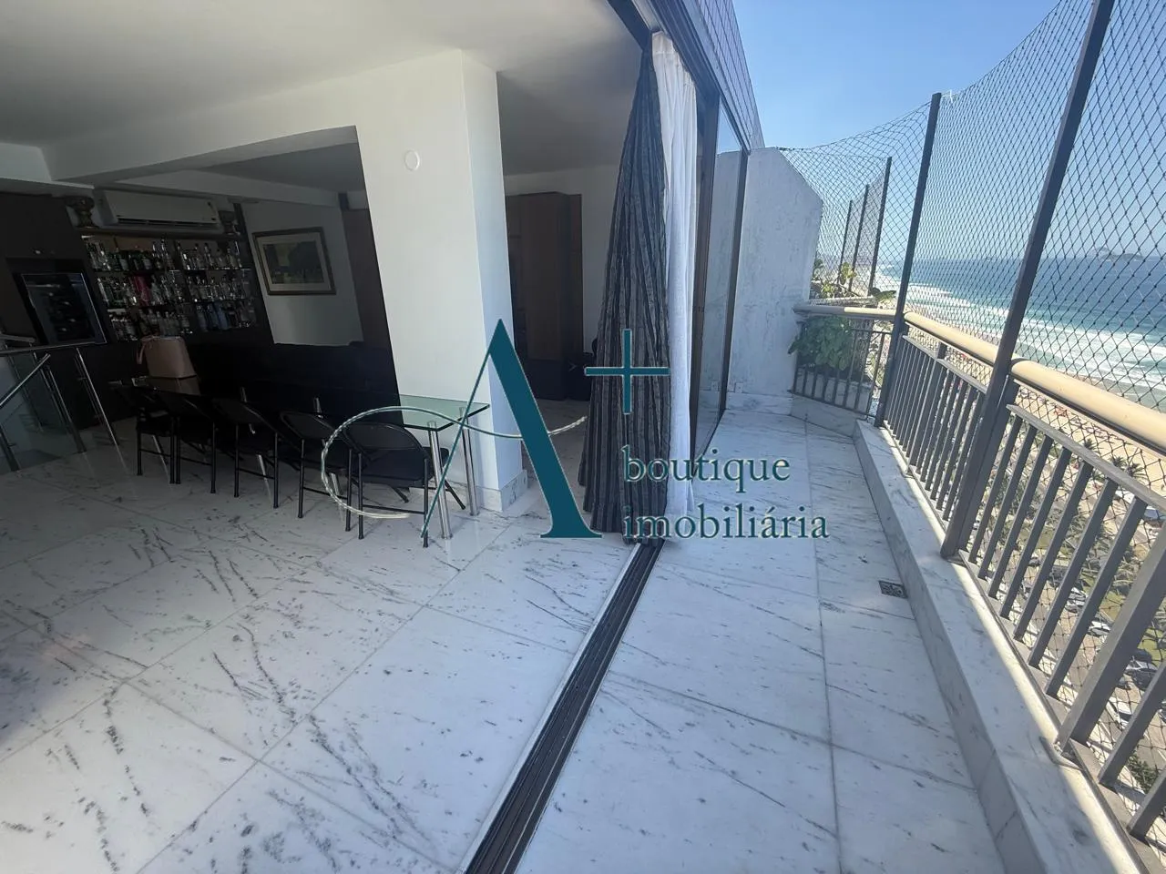 Triplex penthouse with 3 bedrooms and 3 bathrooms — photo 18
