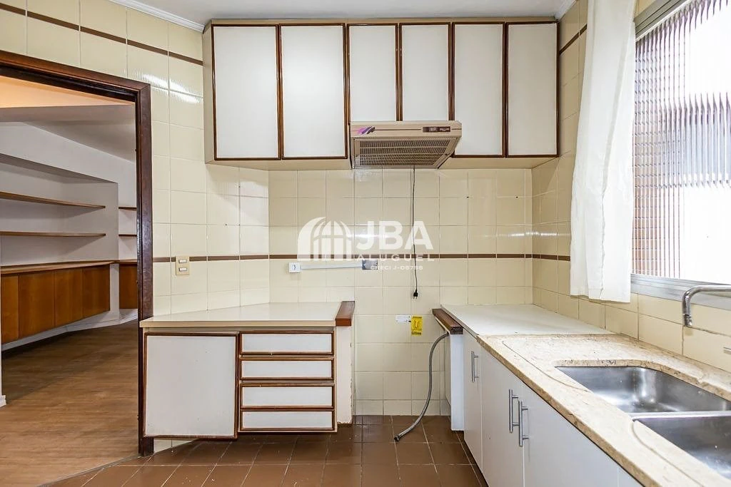 2-bedroom apartment with wood or laminate floors in Curitiba — photo 26