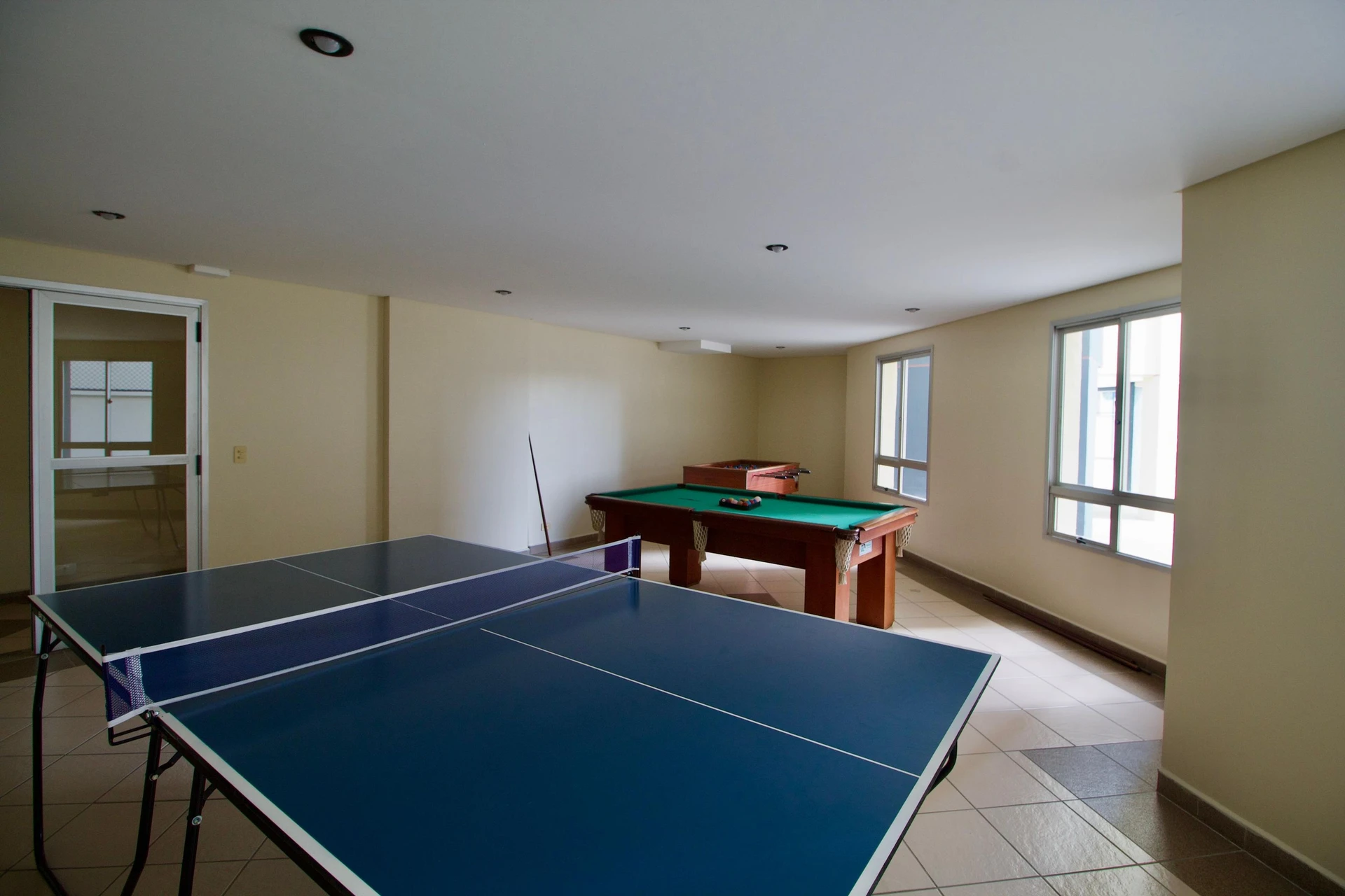 Floor-to-ceiling windows in a 2-bedroom apartment, 100 m² — photo 28