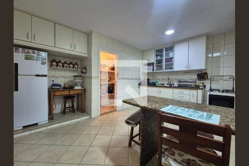 245 m² house with 3 en-suite bedrooms and 2 parking — photo 11