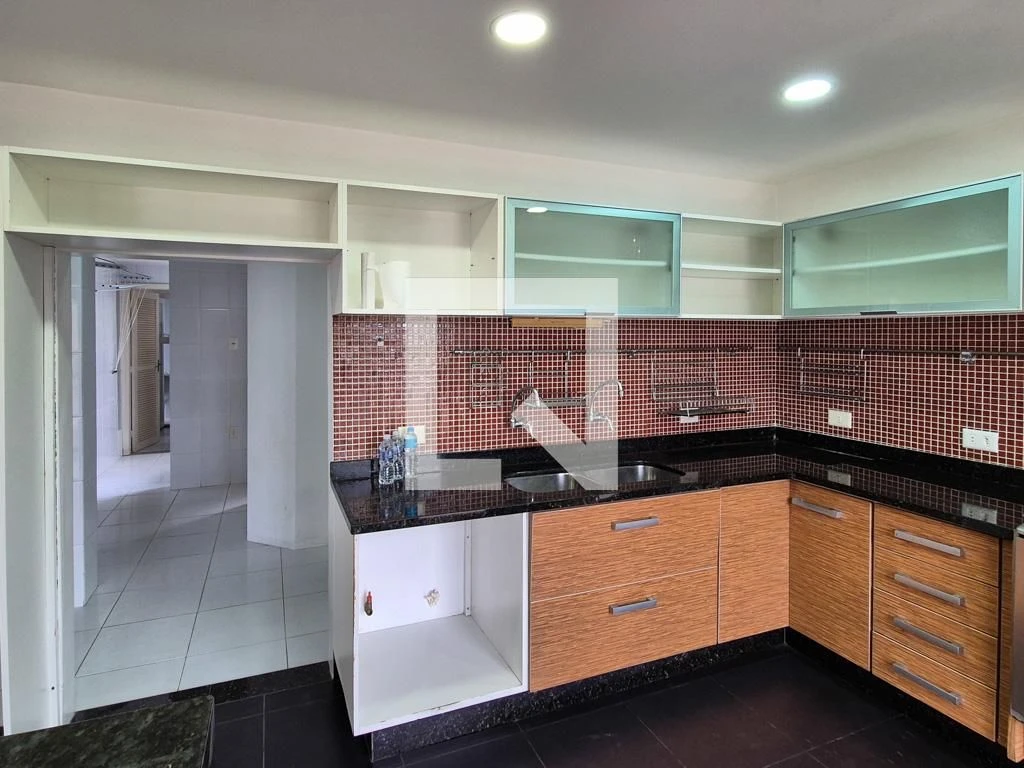 3-bedroom apartment with a balcony and 3 bathrooms — photo 50