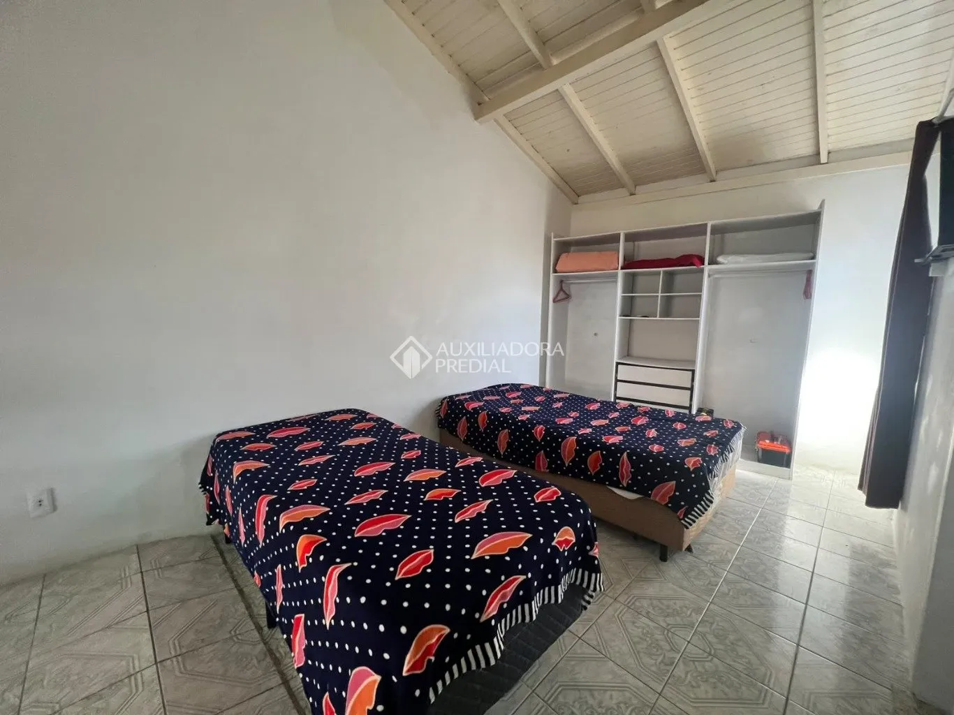Furnished studio with 38 m², 1 bedroom and 1 bathroom — photo 3