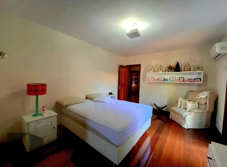 Casa com 4 quartos, 5 banheiros e 5 vagas — photo 32