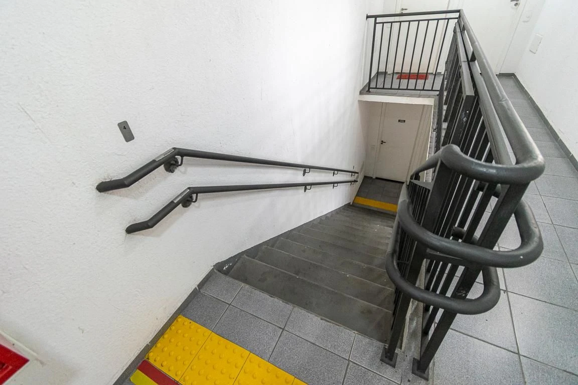 2-bedroom apartment with 1 bathroom, no parking — photo 35