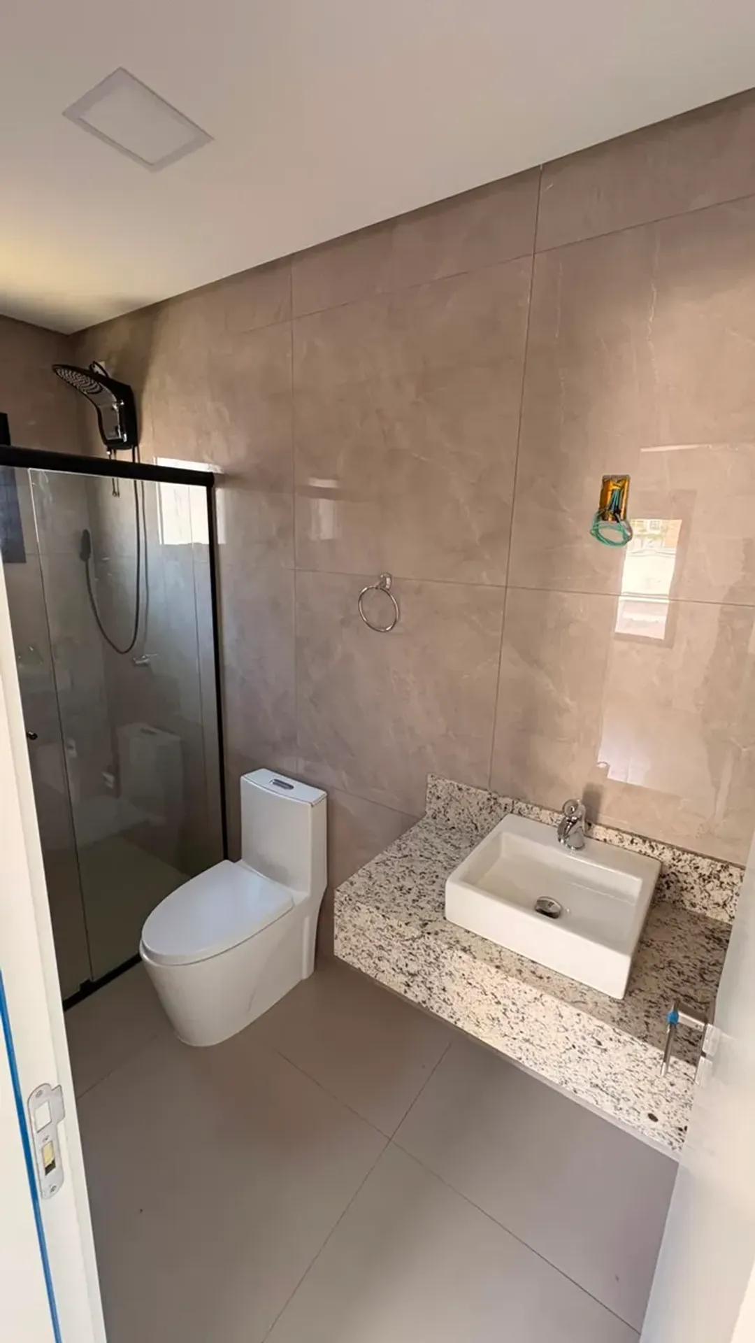 5-suite house with open-plan kitchen and 480 m² — photo 28