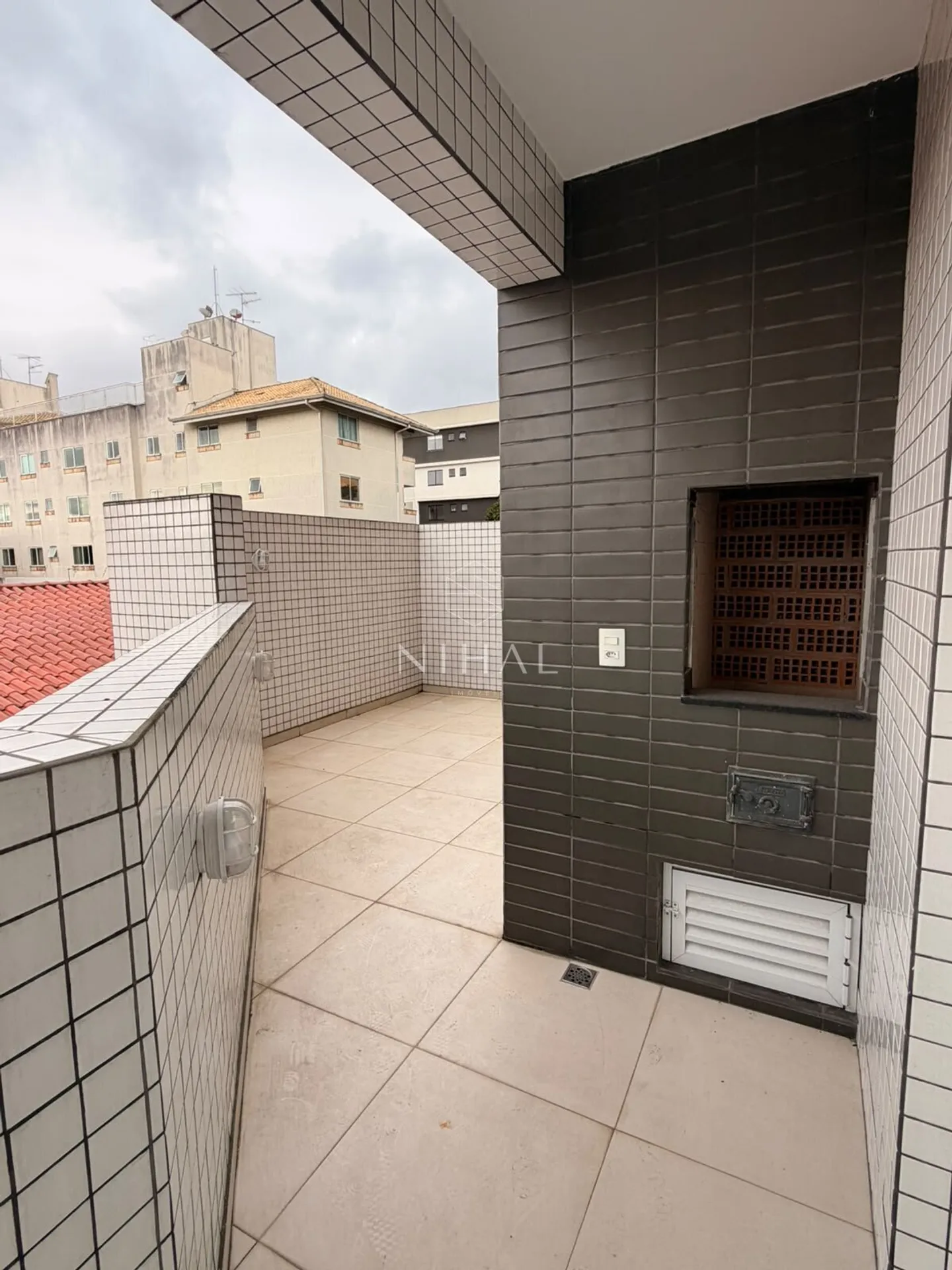 2-bedroom apartment in a building with a gym — photo 8