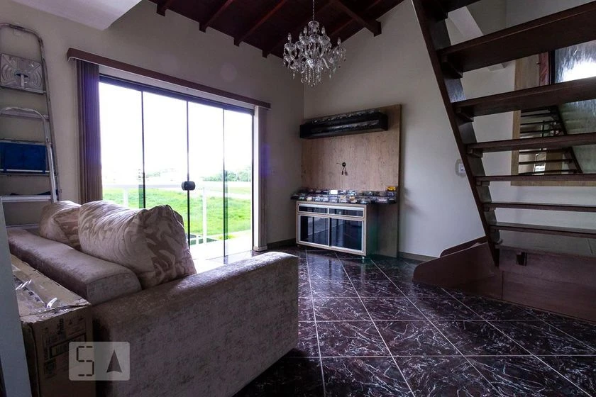 Unfurnished 1-bedroom apartment with a private garden — photo 3