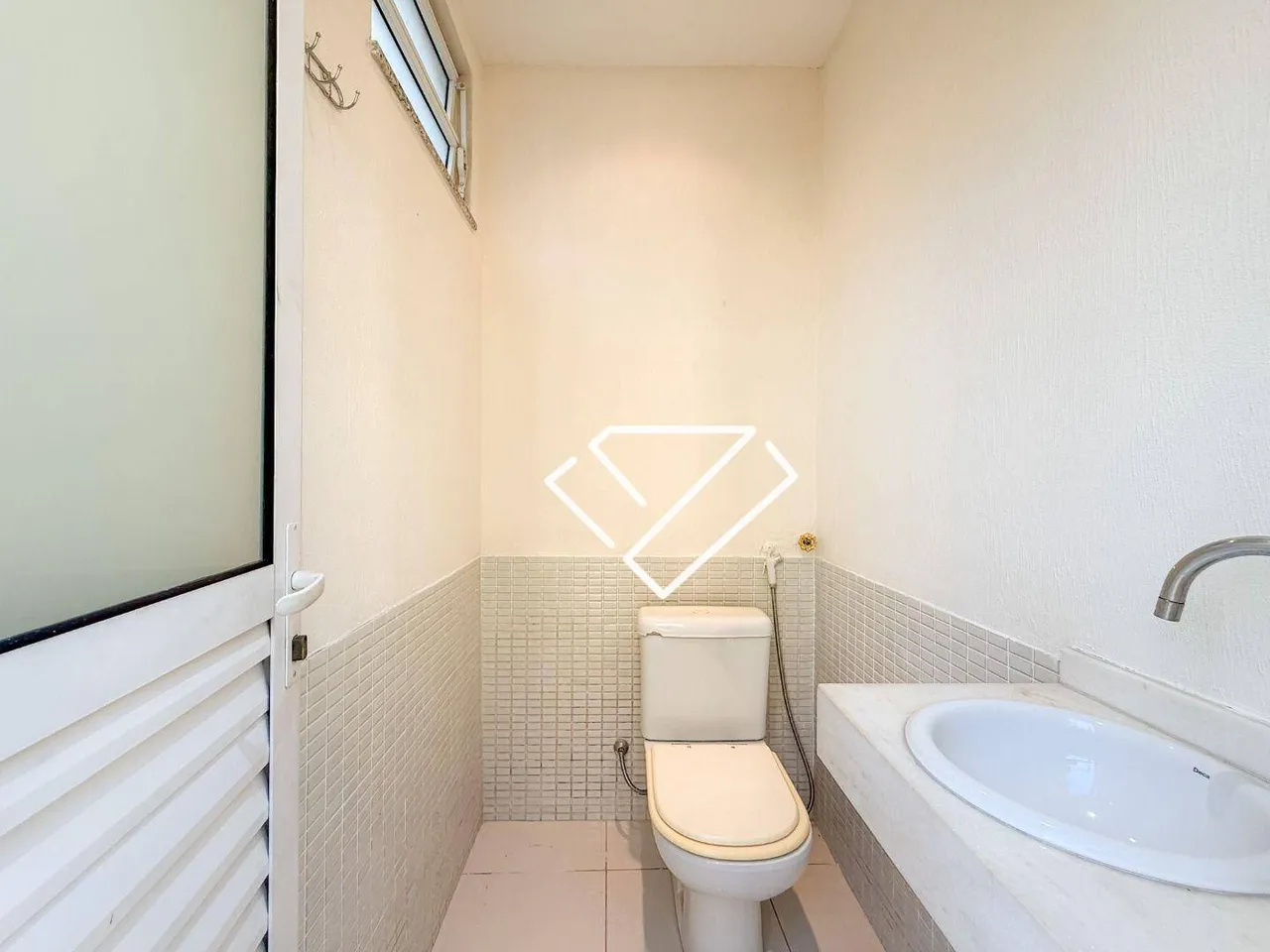 Apartamento com 4 quartos, 3 banheiros e varanda fechada — photo 13