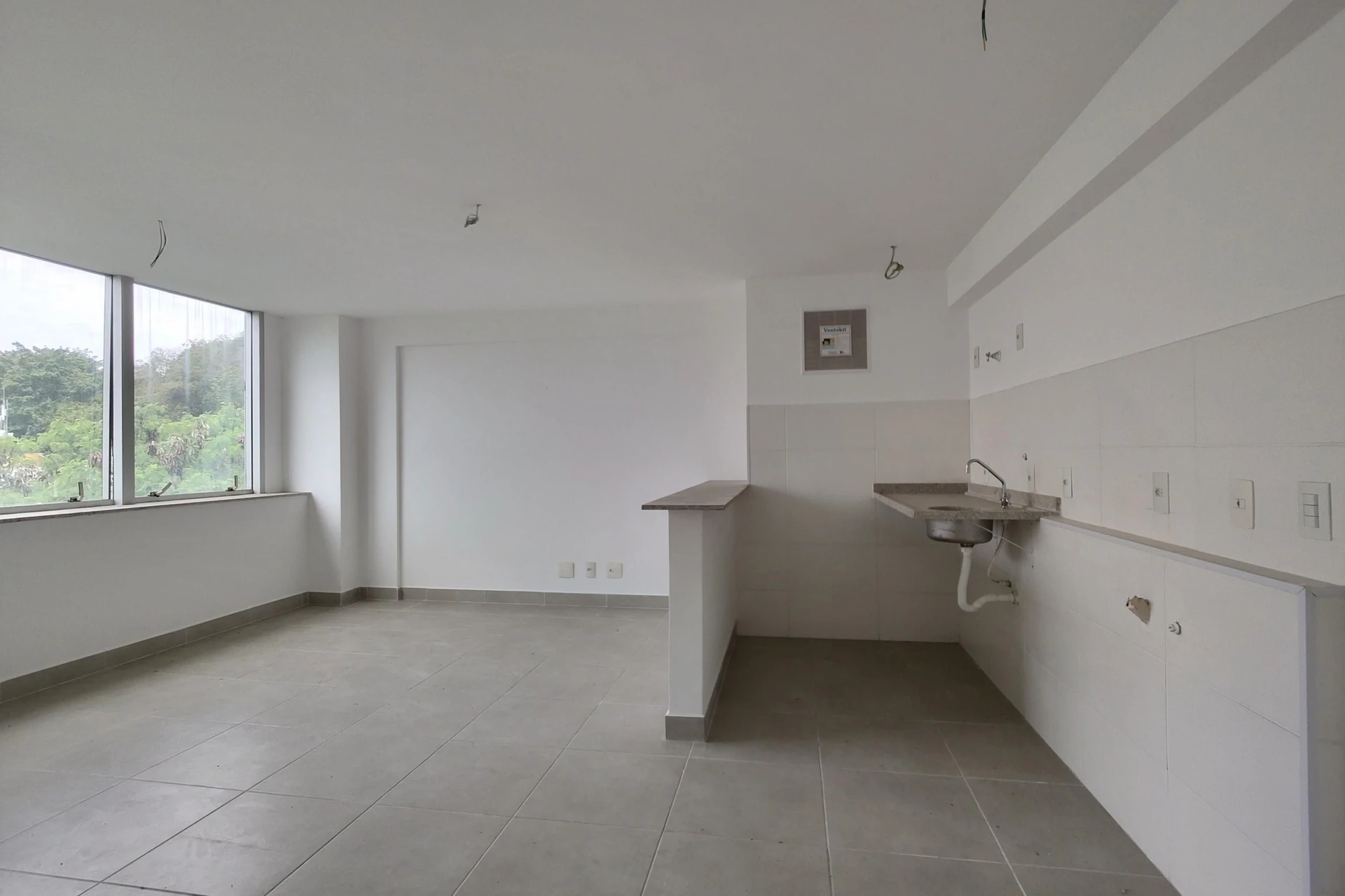 1-bedroom apartment with an open-plan kitchen and parking — photo 22