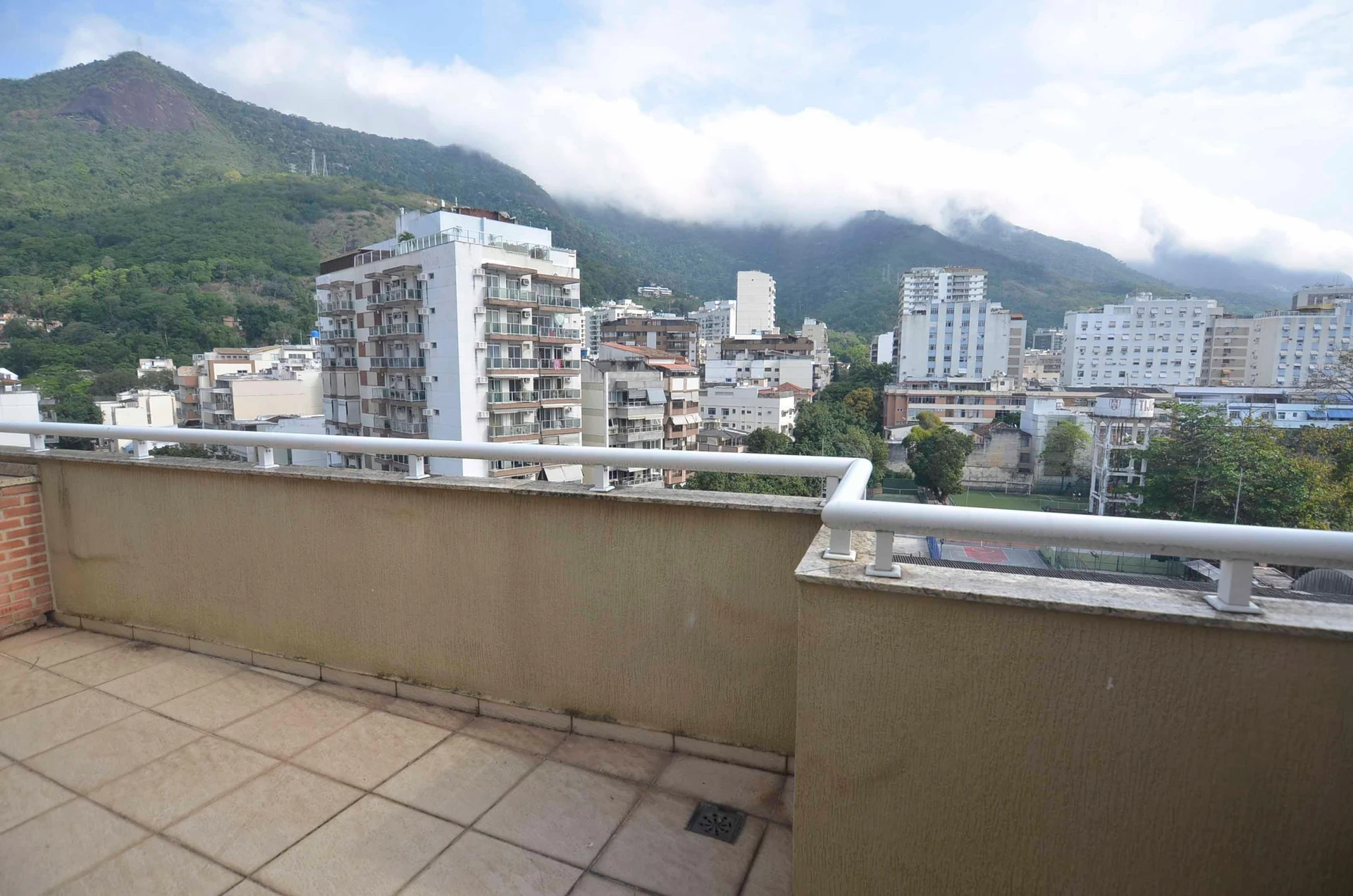 190 m² apartment with a mountain view and a home office — photo 9