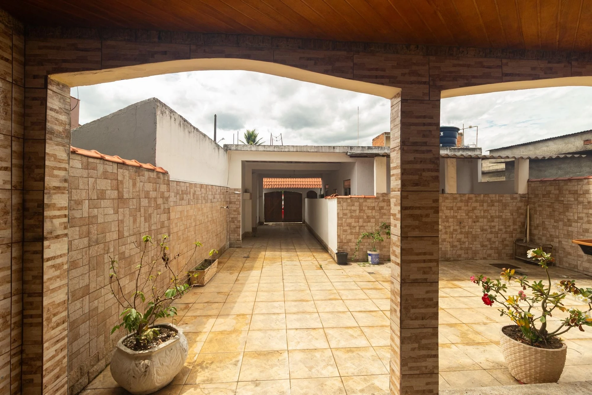 250 m² house with a garden and a mountain view — photo 8