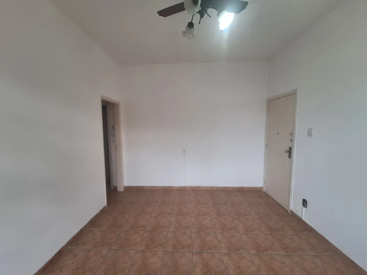 Unfurnished rental apartment with 2 bedrooms and 2 baths — photo 5