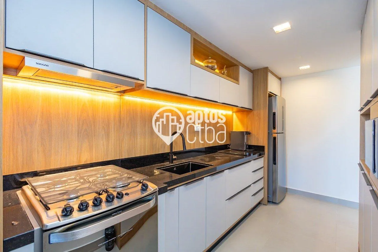 Glass-enclosed balcony in a 2-bedroom apartment, 81 m² — photo 16