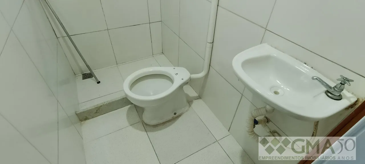 Unfurnished studio kitnet with 1 bathroom and laundry area — photo 10