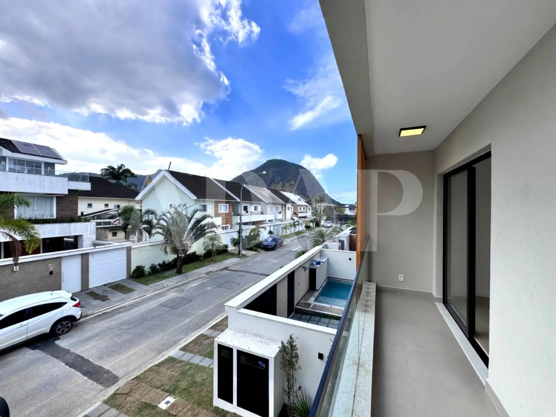 4-bedroom apartment with a mountain view in Rio de Janeiro — photo 10