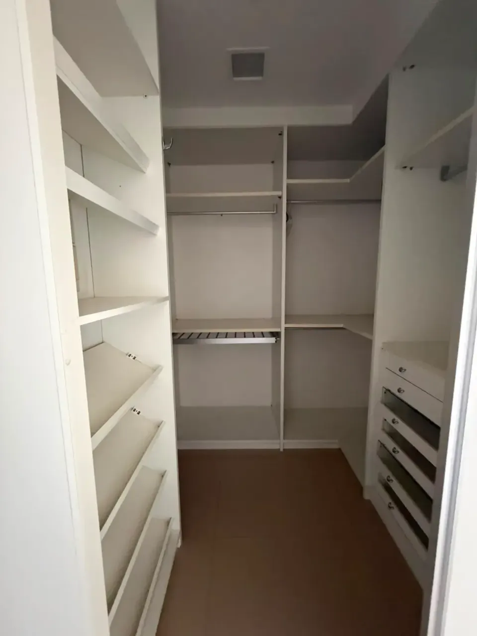 4-bedroom apartment with 5 bathrooms and 226 m² — photo 20