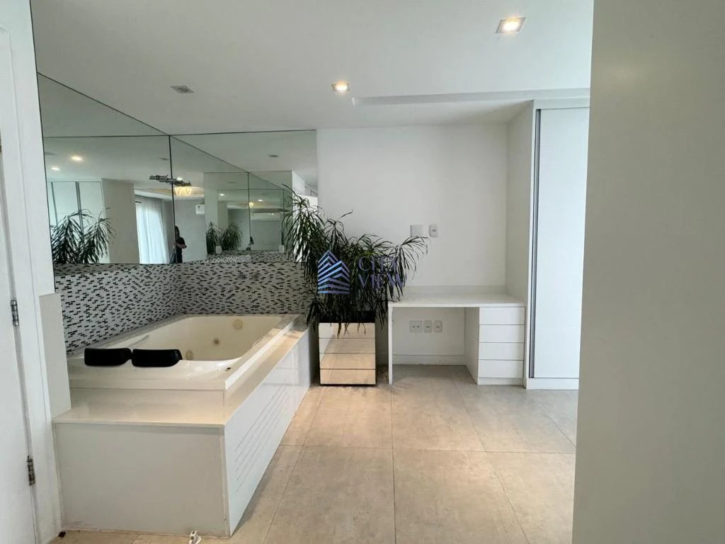 House with 5 bedrooms and 360 m² plus 4 parking spots — photo 22