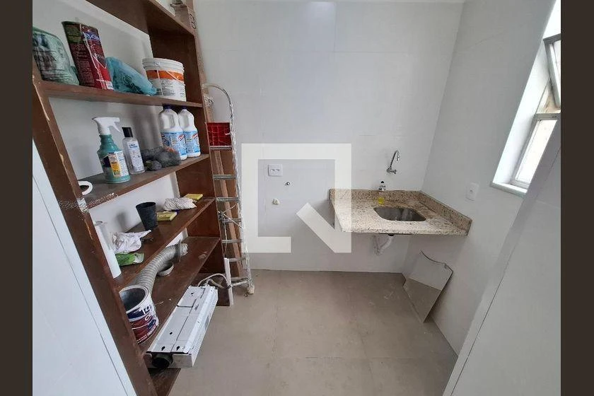 Wood or laminate floors in a 2-bedroom apartment, 68 m² — photo 26