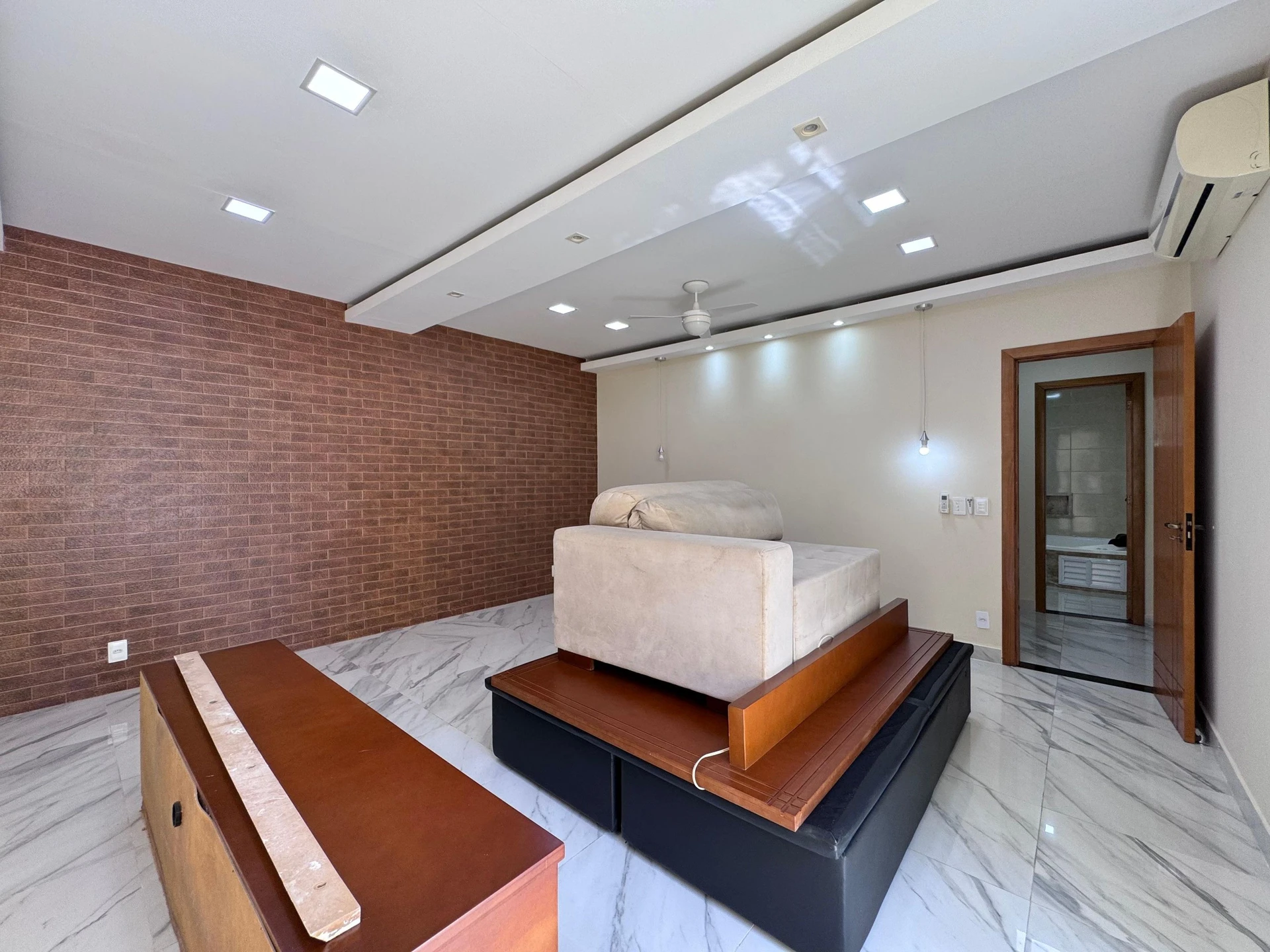 Apartamento amueblado de 4 dormitorios con jardín privado — photo 2