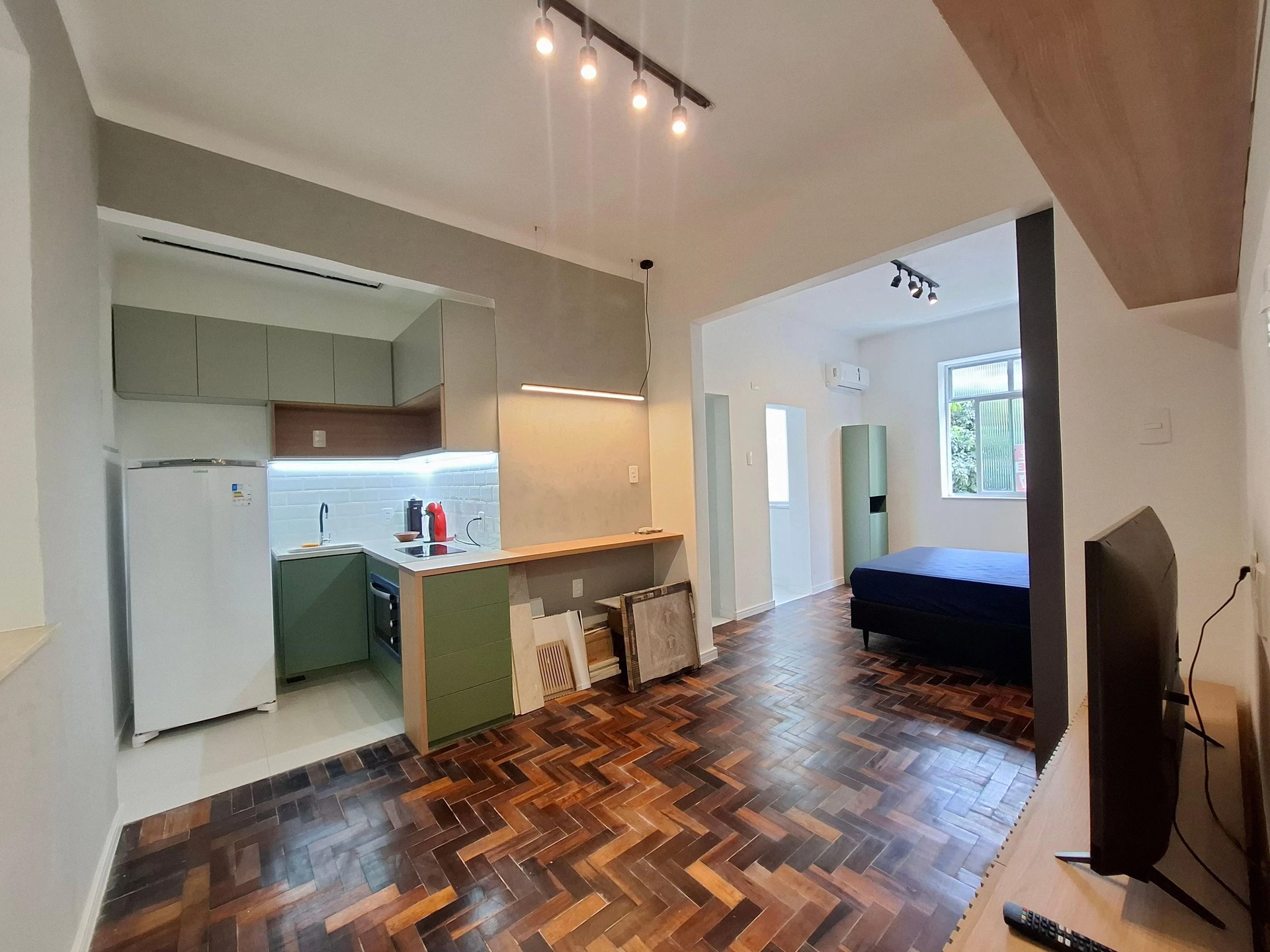 Studio with 1 bedroom and 1 bathroom no parking