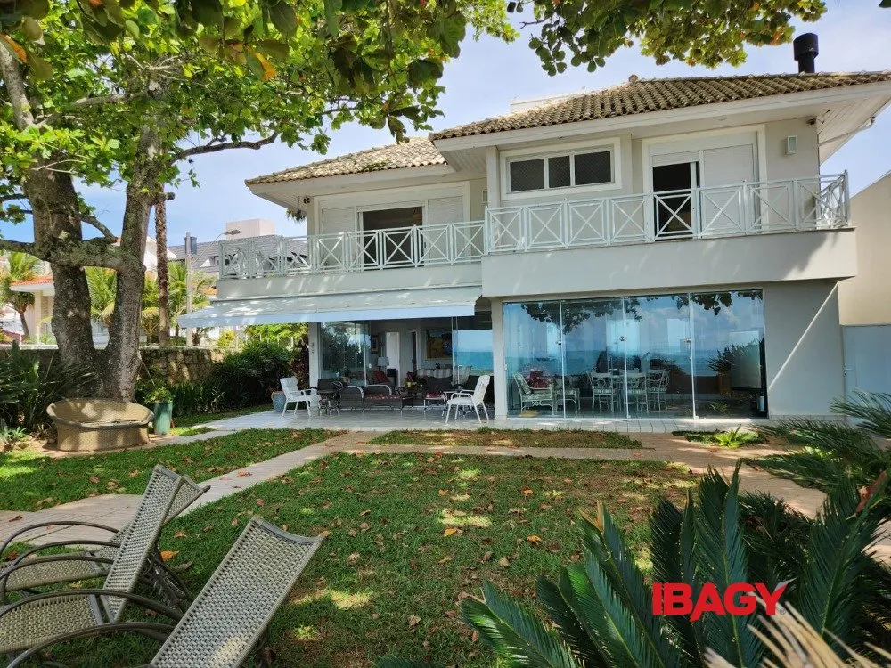 Меблированный дом 518 м² с 5 спальнями и 4 суитами — photo 41
